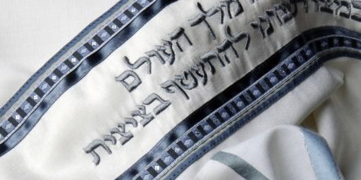 TYING TZITZITH